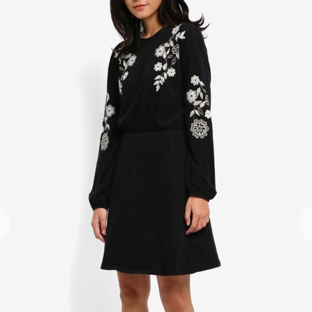 🌸NWT TOPSHOP SUPER SOFT EMBROIDERED BOHO DRESS! - Picture 1 of 8
